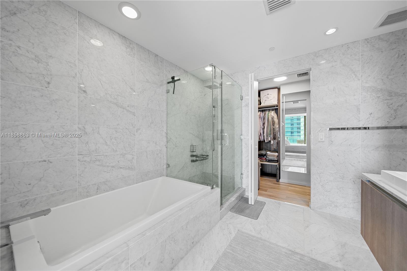 Building Photo - 801 S Miami Ave