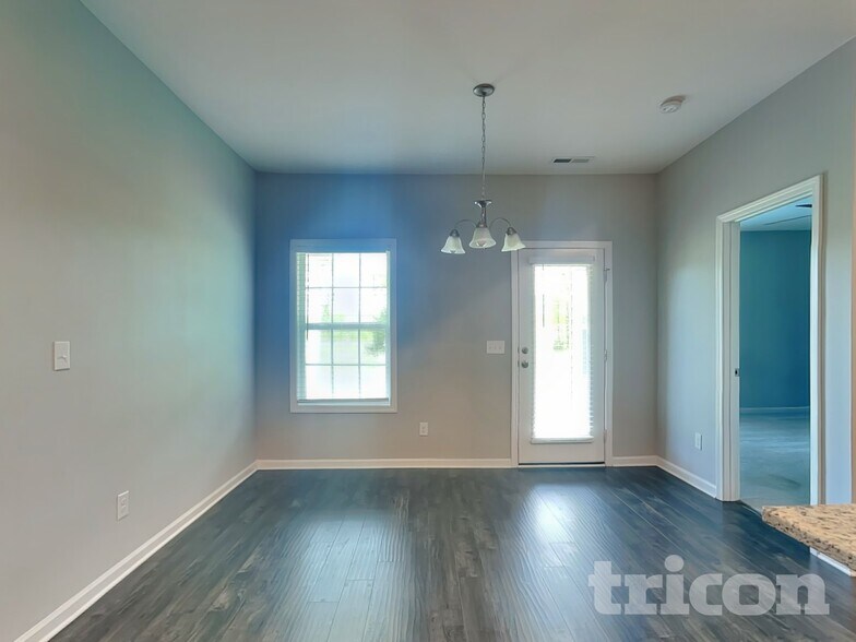 Building Photo - 1008 Cyril Dr