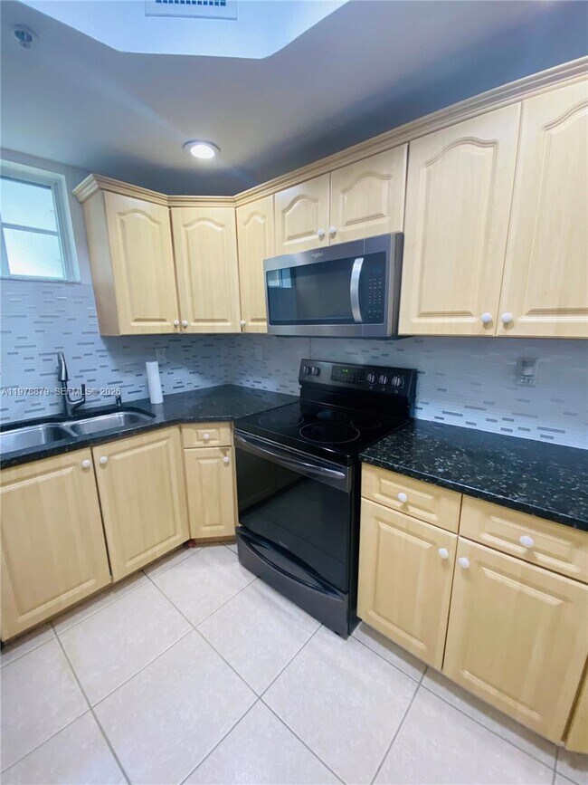 Building Photo - 17415 NW 75th Pl