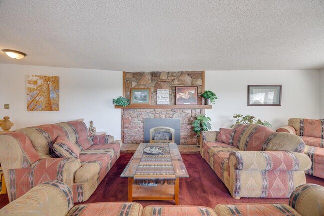 Building Photo - 19 Crescent Ln