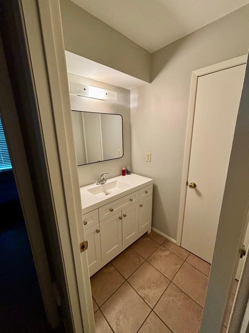 1/2 bath - 9601 Nightjar Dr