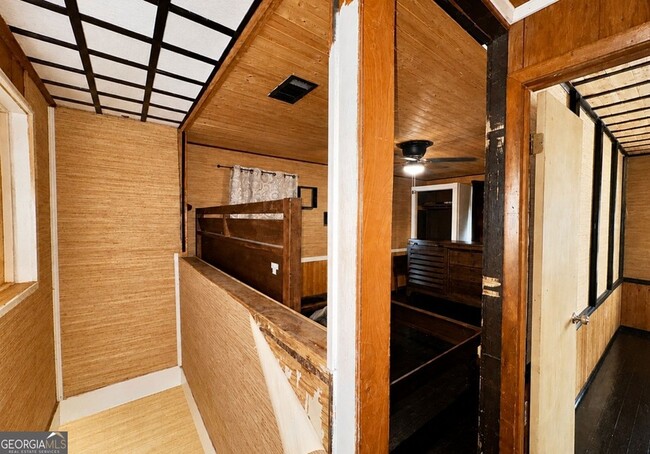Building Photo - 6285 Pond St