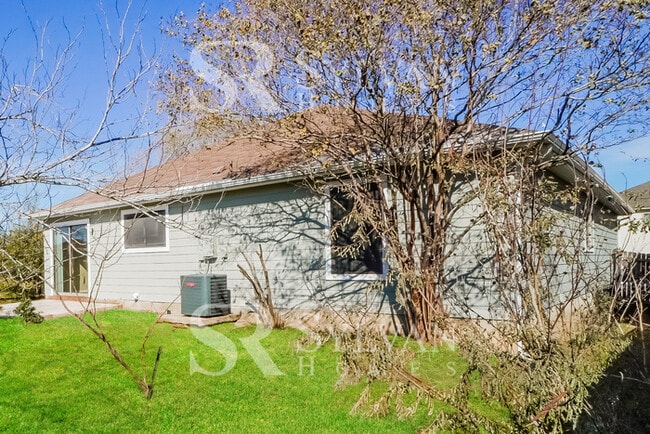 Building Photo - Carve Out a Great Life Here!