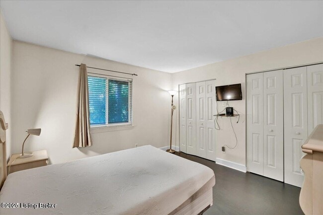 Building Photo - 44 Lake Ave