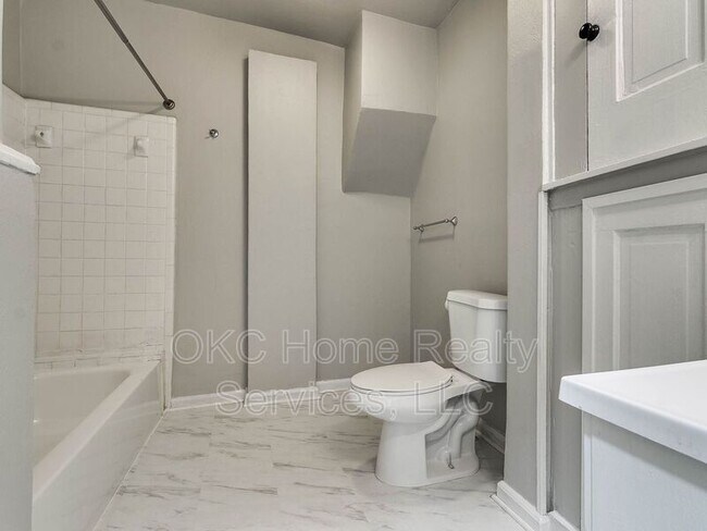 Building Photo - 1740 NW 11th St