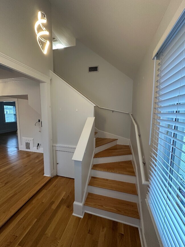 Building Photo - 151 Edinboro St