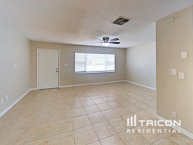 Building Photo - 227 Lochmond Dr