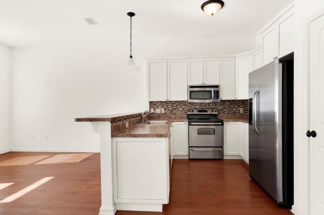 Building Photo - 7221 Quail Hollow Dr