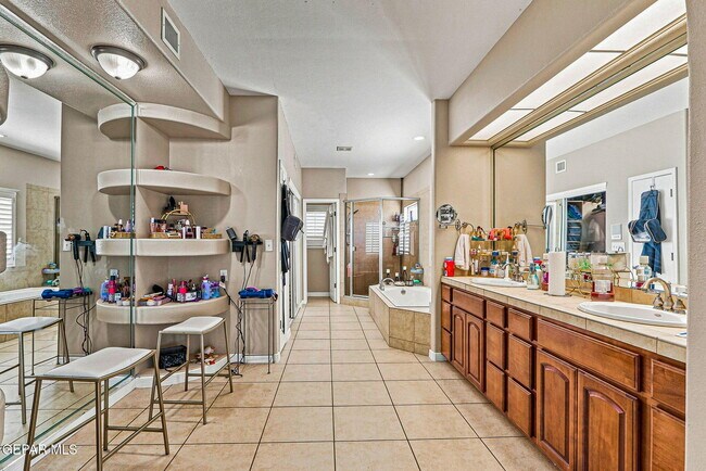 Building Photo - 13566 Emerald Coast Ln