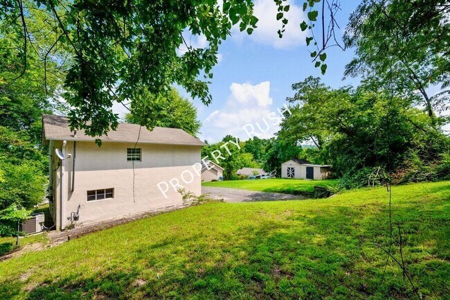 Building Photo - 424 Hedgewood Dr