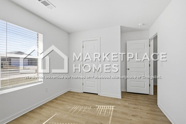 Building Photo - 3040 Laredo Ln