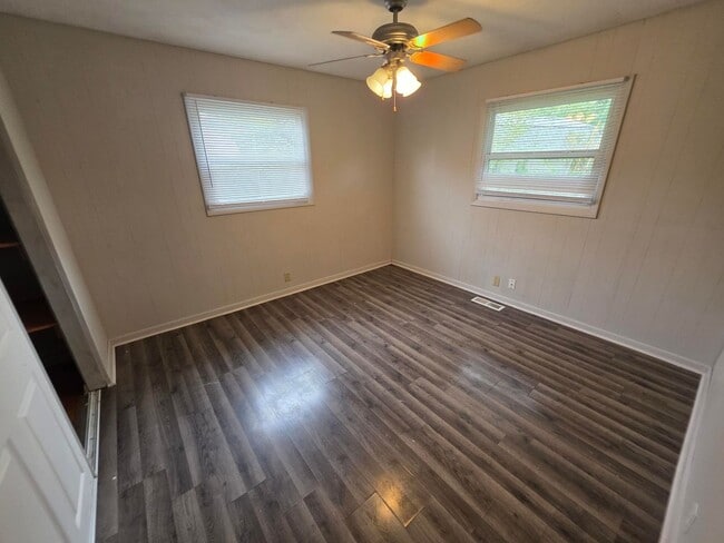 Building Photo - 4 BR Home in WL School District