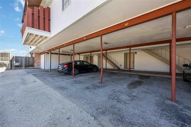 Building Photo - 2822 Briarhurst Dr