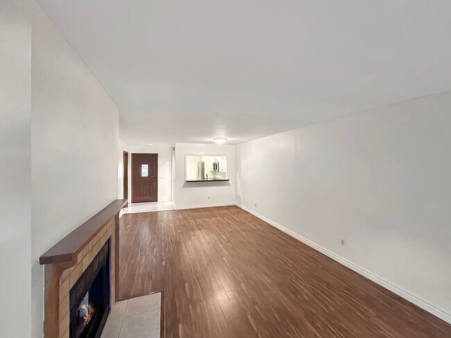Building Photo - Amazing 2BR/2BA in the heart of UTC! Parki...