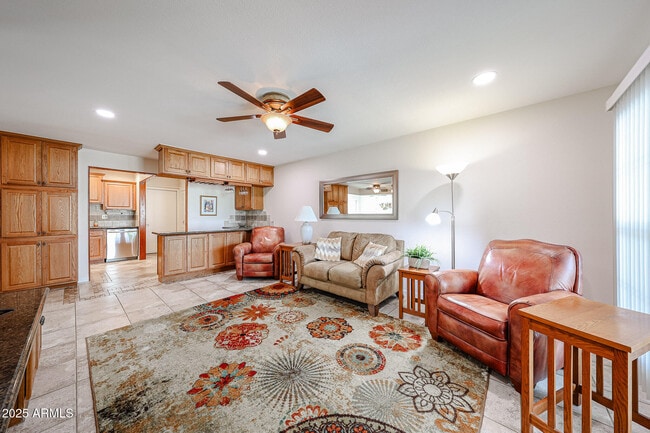 Building Photo - 10827 W Santa Fe Dr