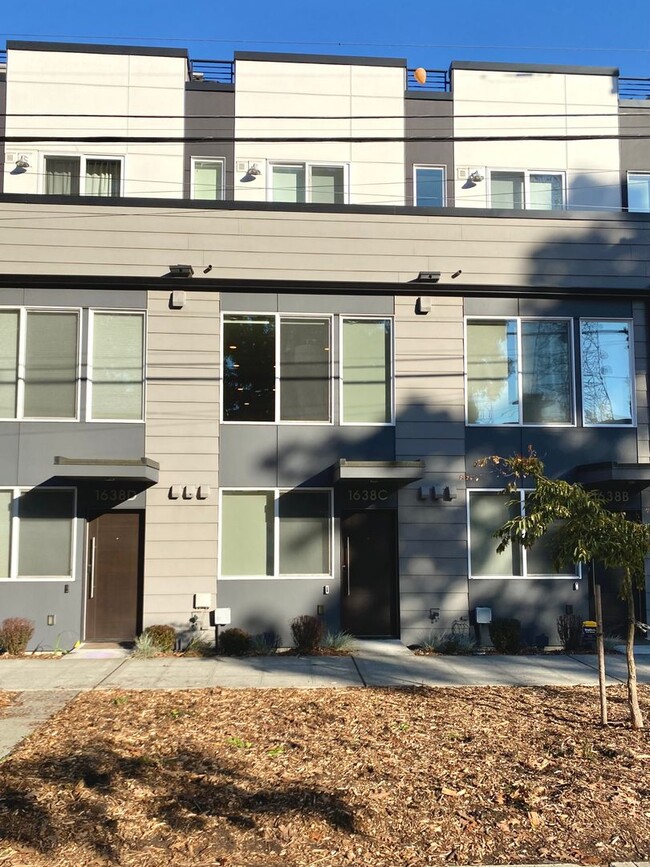 Primary Photo - 2bd/2ba House in Southeast Capitol Hill