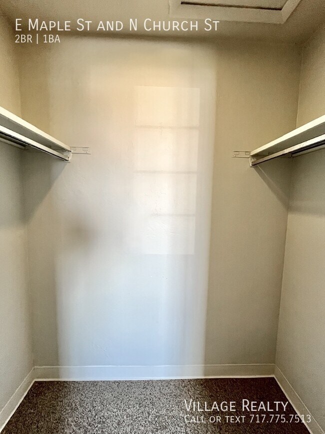 Building Photo - 361 E Maple St