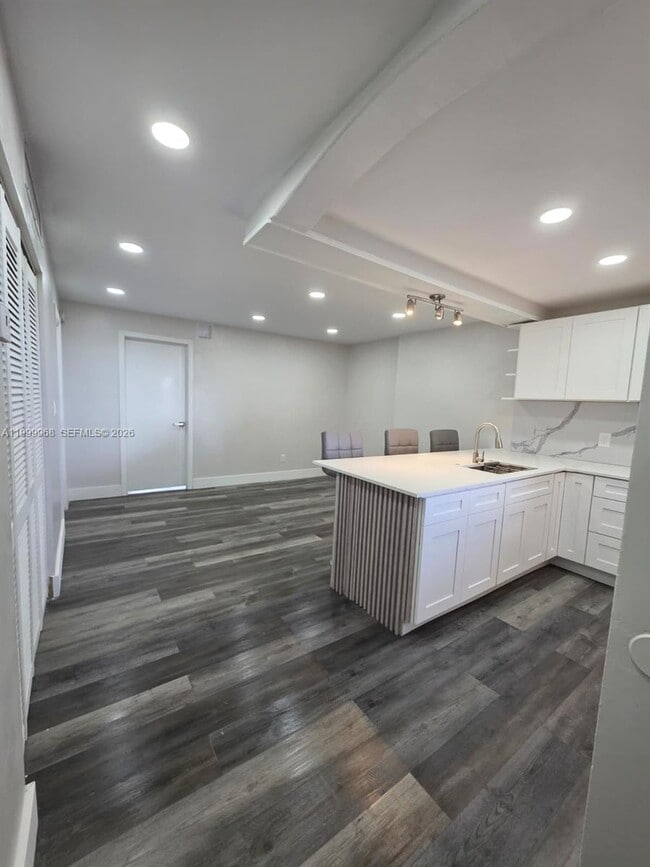 Building Photo - 16400 NE 17th Ave