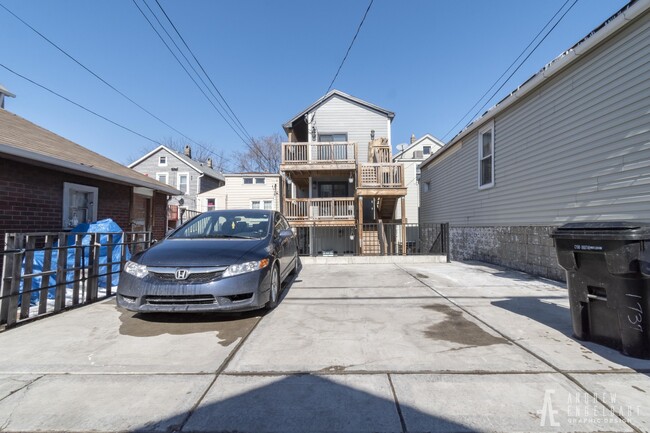 Building Photo - 1737 W 16th St