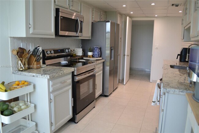 Building Photo - 1111 Crandon Blvd