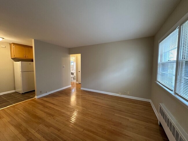 Building Photo - Cozy 1BR in Riverwest $895 – Heat Included | Hardwood Floors | Storage + Laundry