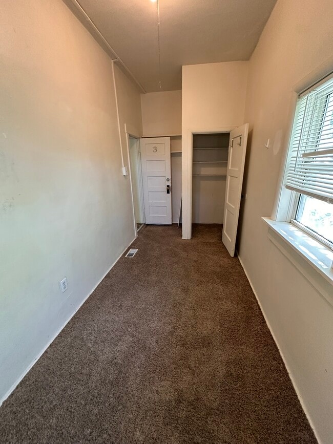 Building Photo - 1332 E 400 S