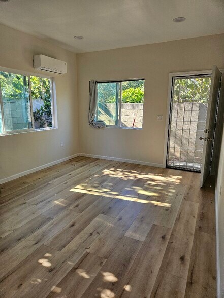 Building Photo - 1506 W Anahurst Pl