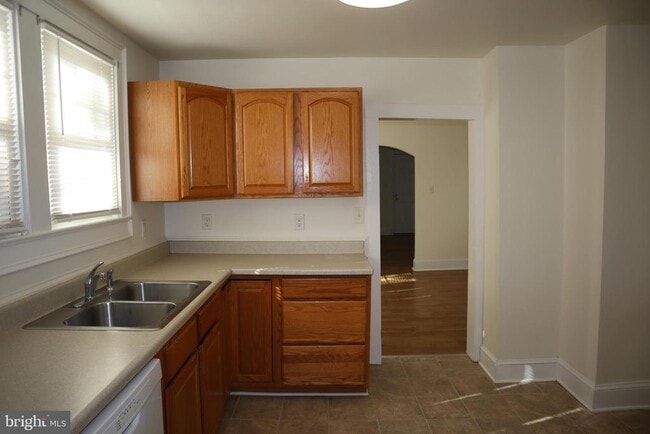 Building Photo - 513 Decatur Ave