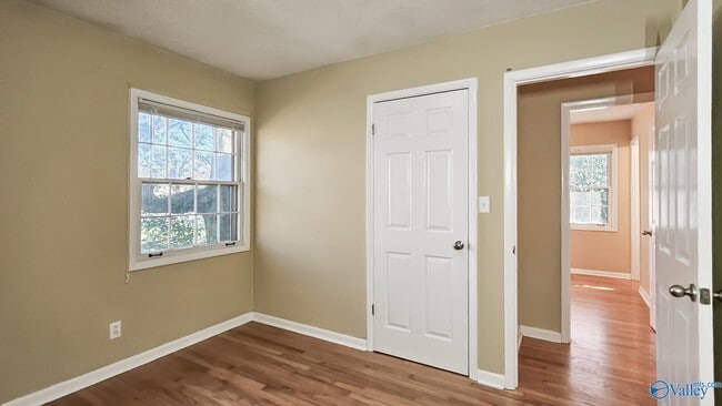 Building Photo - 712 Larry Dr