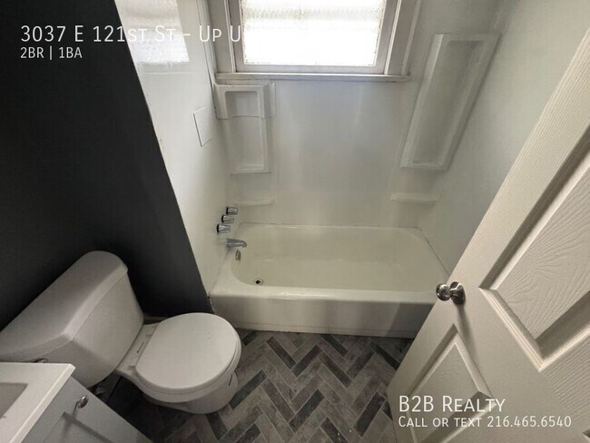 Building Photo - 3037 E 121st St