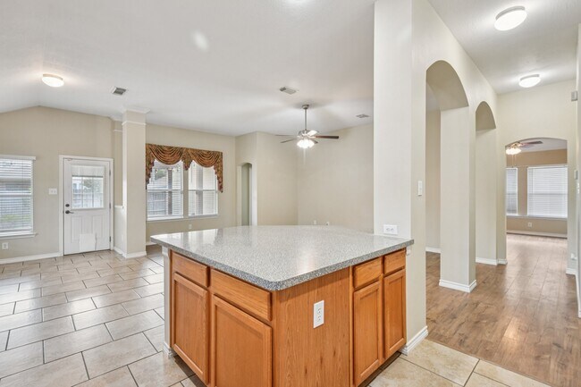 Building Photo - 3026 Sunset Park Dr