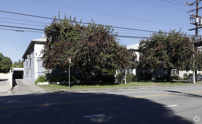 Primary Photo - 11047-11053 Moorpark St