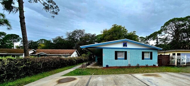 Building Photo - 1516 Roger Dr