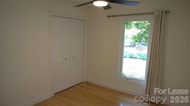 Building Photo - 4400 Woods End Ln