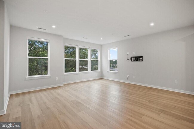 Building Photo - 14256 Newbrook Dr