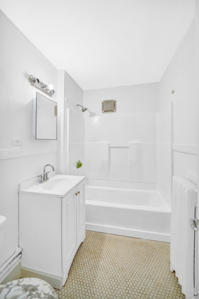 Building Photo - 1040 Capitol Ave