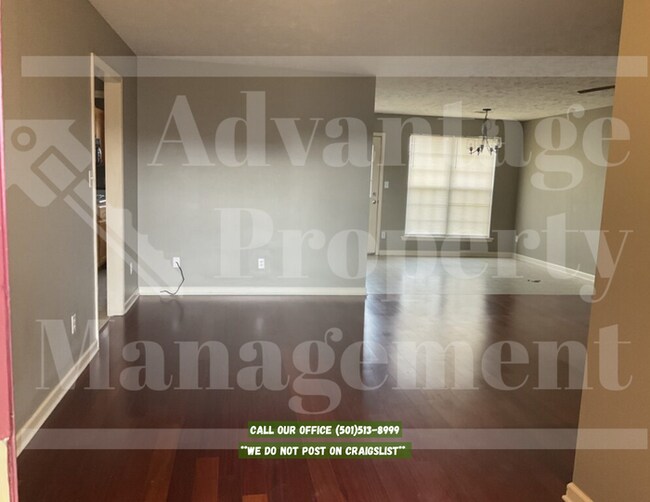 Building Photo - 2730 York Ln