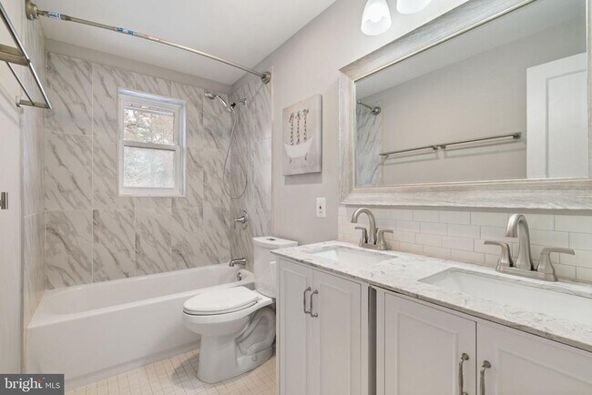 Building Photo - 3903 Whispering Ln