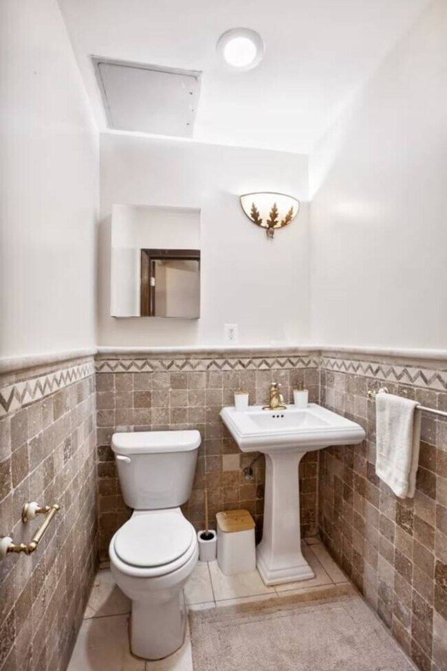 Building Photo - 306 E 52nd St