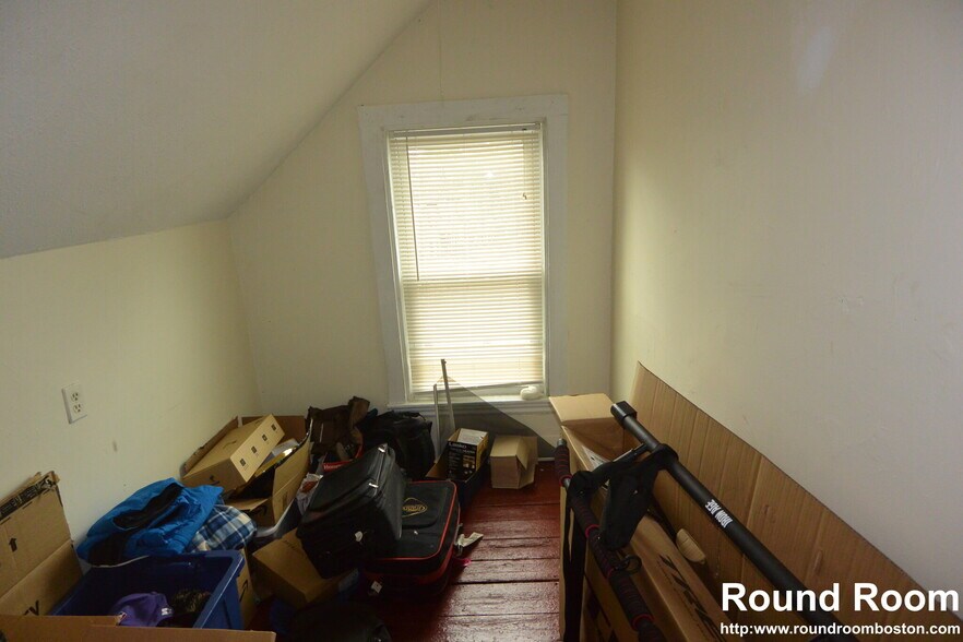Building Photo - 34 Linden St