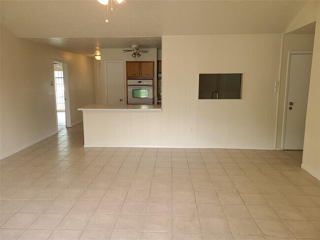 Building Photo - 10614 Sharpview Dr