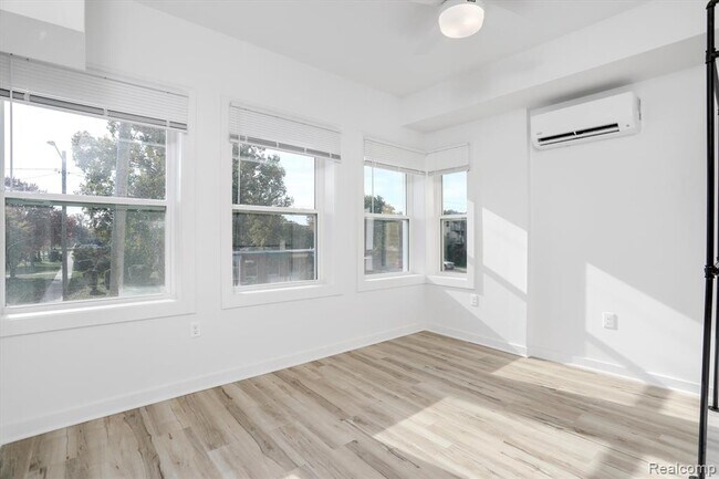 Building Photo - 799 E Grand Blvd