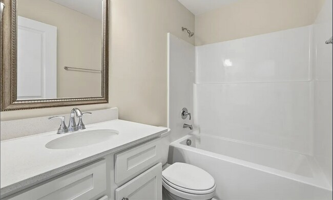 Building Photo - 7 Iola St