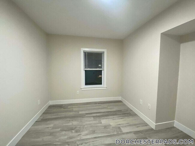 Building Photo - 10 Cawfield St