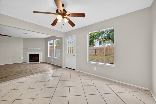 Building Photo - 16318 N Glade Dr