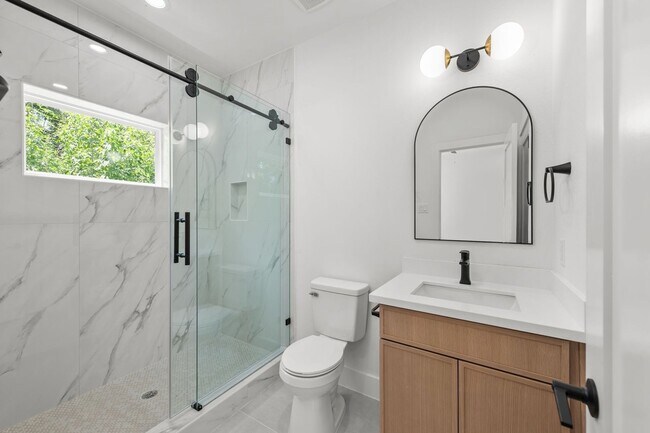 Building Photo - 3348 Sauer St