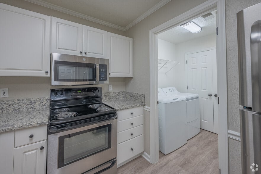 1BR, 1BA - Kitchen, Laundry Room - Summerlyn Place