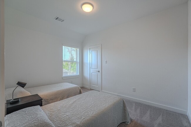 Building Photo - 662 Lost Maples Bend Ln