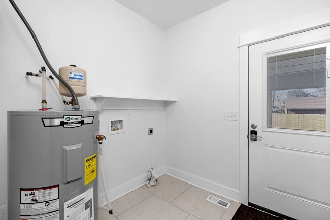 Building Photo - 2104 Jade Dr