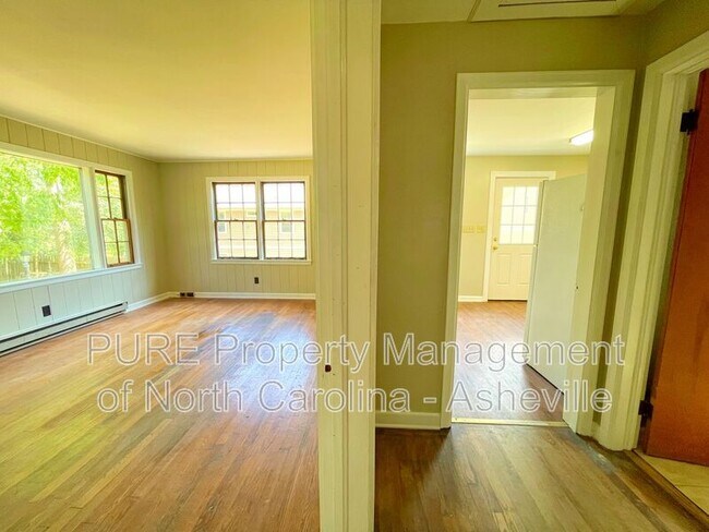 Building Photo - 127 Aurora Dr